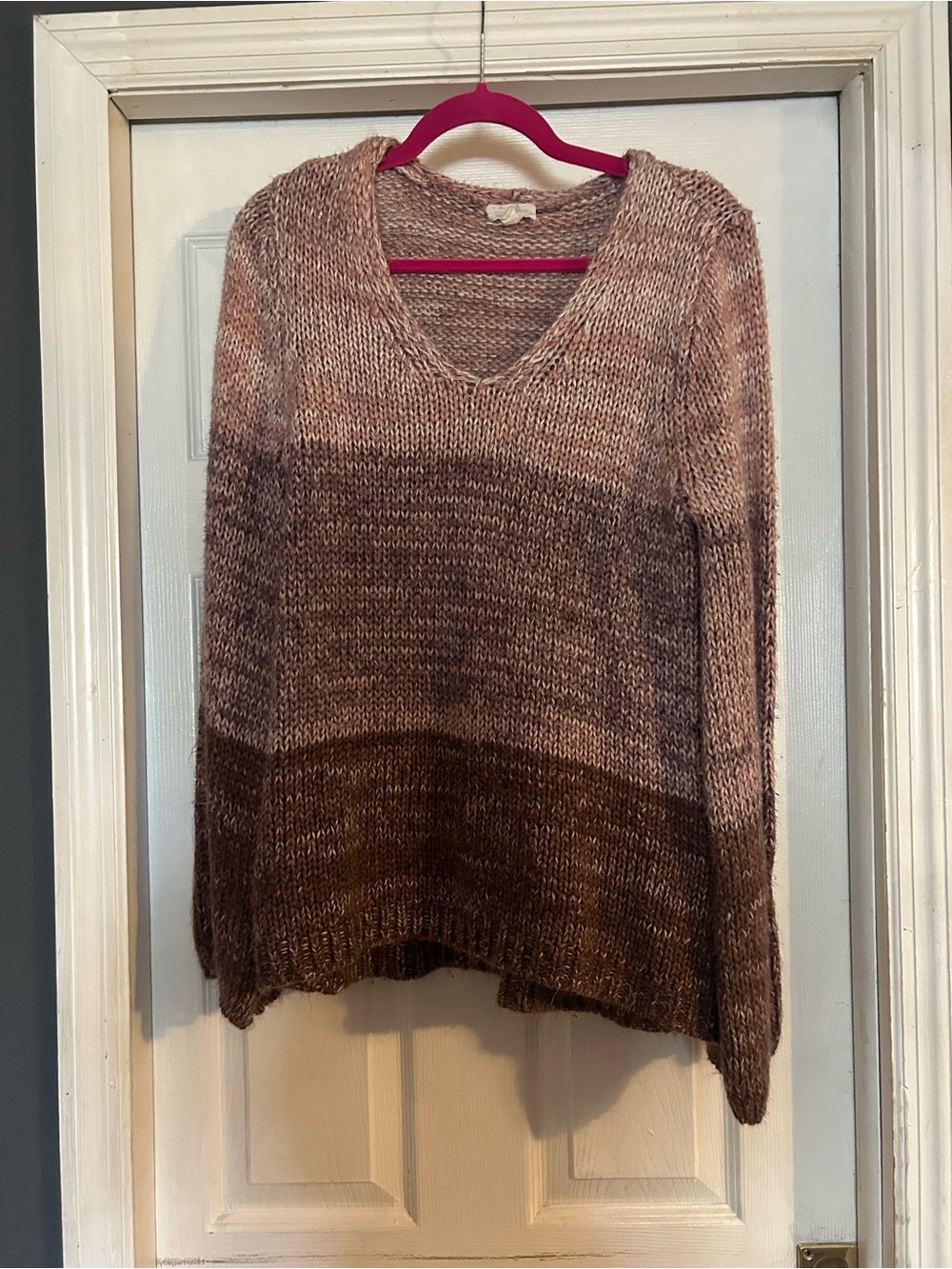 Cupio Ombre V‑Neck Sweater in Brown and Cream